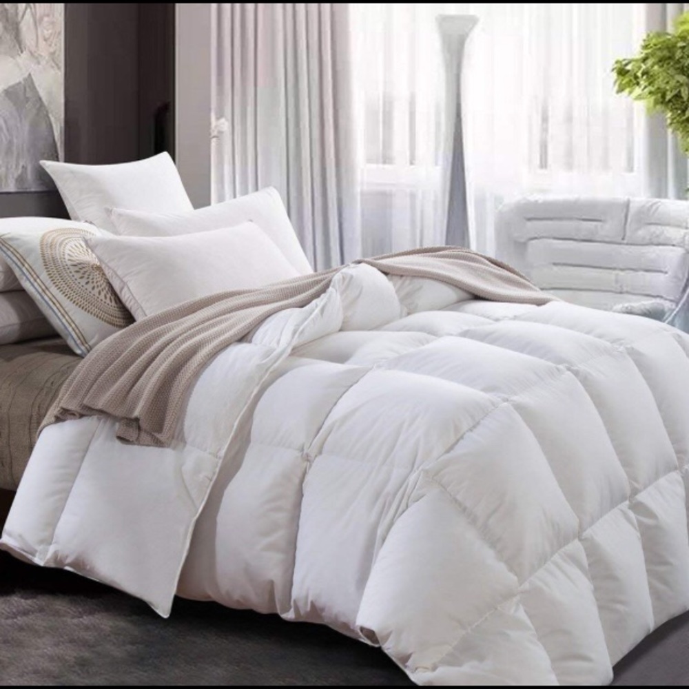 - Royal luxe bedding   down  comforter